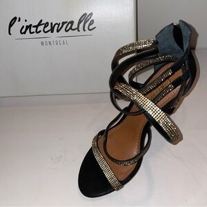 Montreal boutique leg strap stiletto black suede, zipper back, rhinestones 8.5M